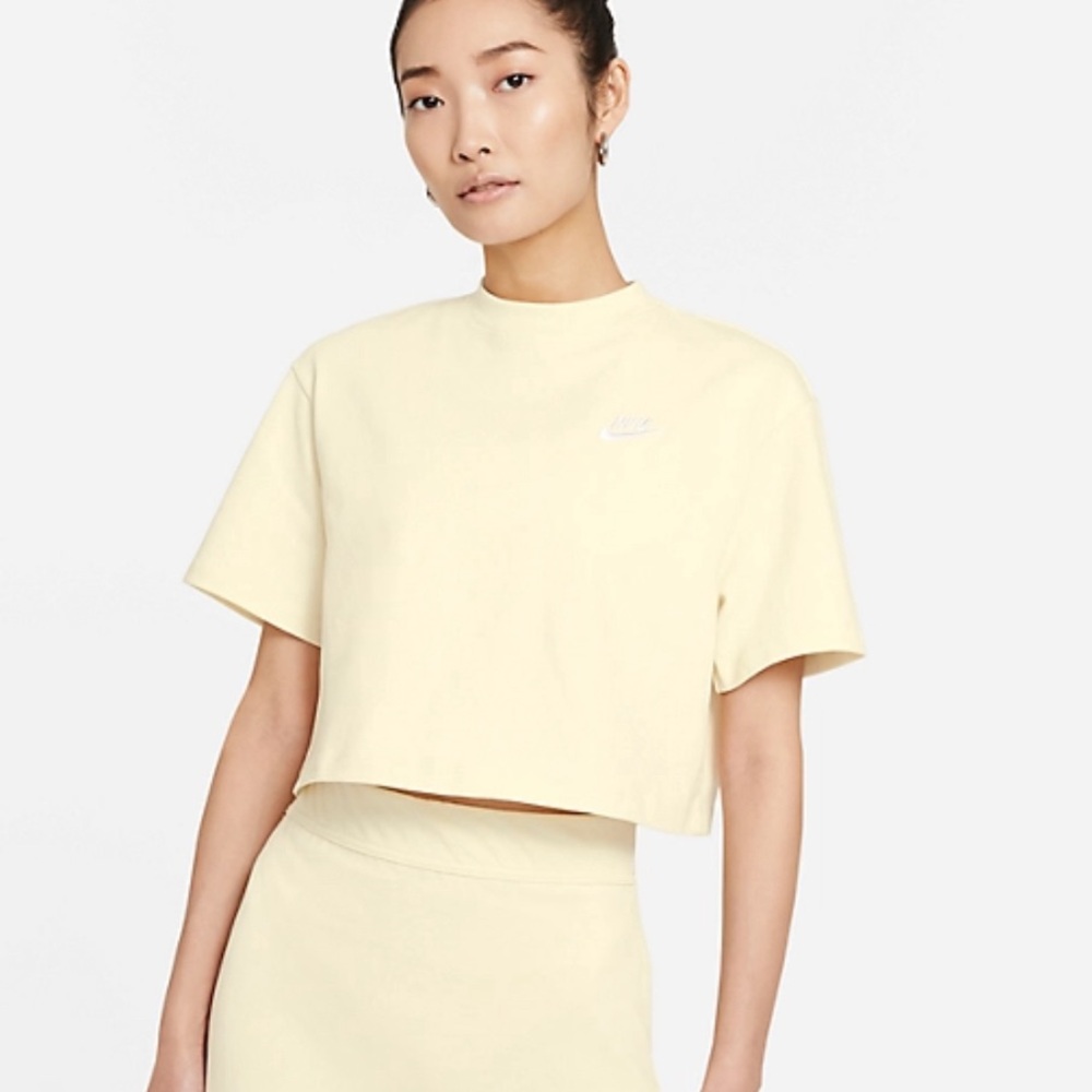 Nike beige short and top